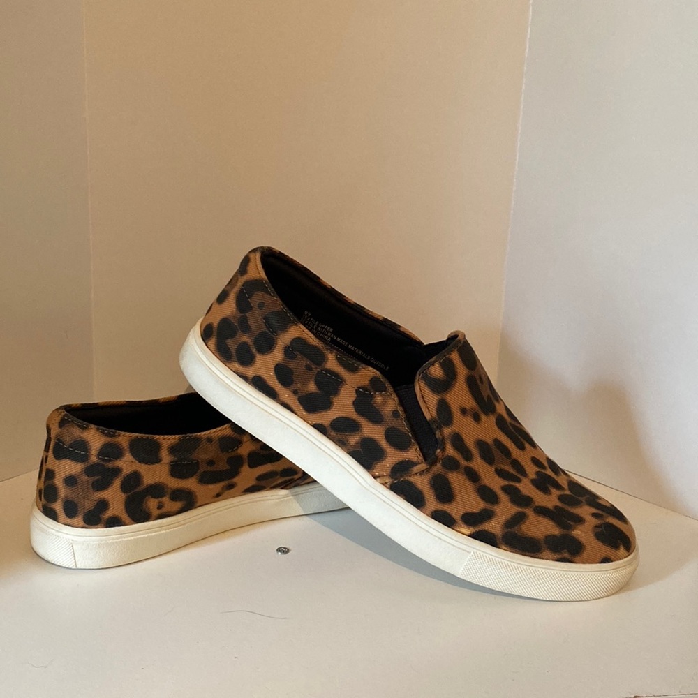 Women’s Leopard slip on shoes size 9.5